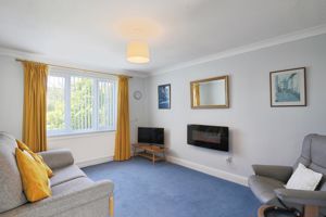 LIVING ROOM- click for photo gallery